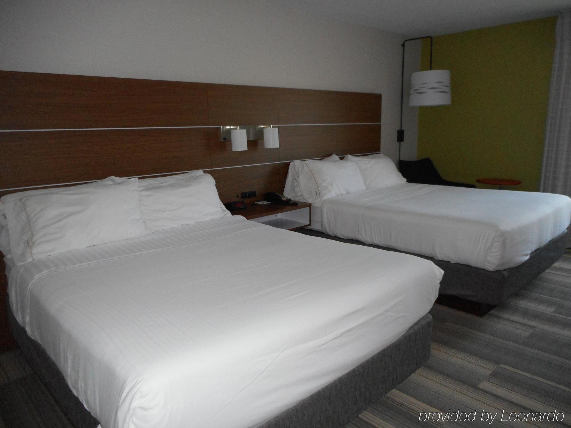Holiday Inn Express Fairfield By Ihg Exterior foto