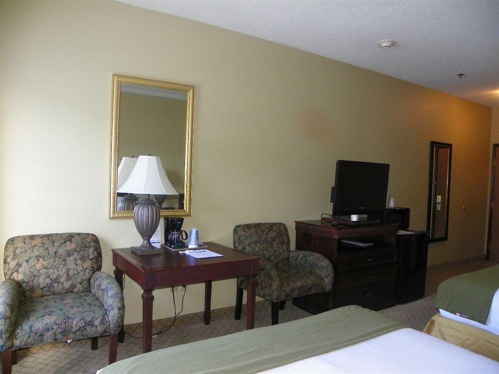 Holiday Inn Express Fairfield By Ihg Exterior foto