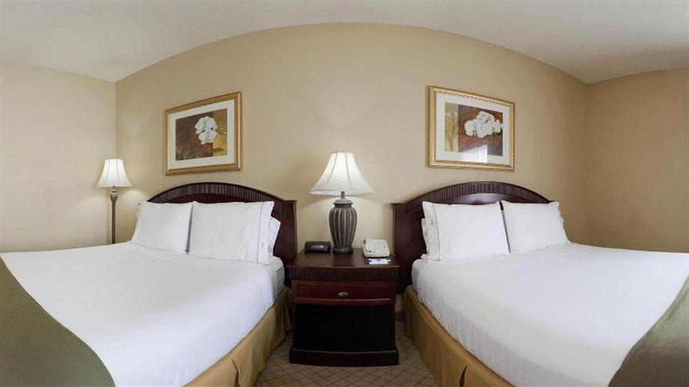 Holiday Inn Express Fairfield By Ihg Exterior foto