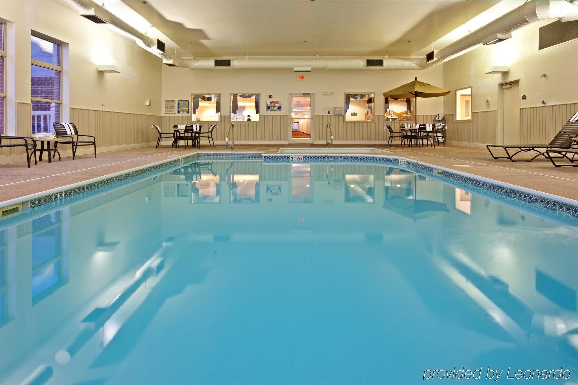 Holiday Inn Express Fairfield By Ihg Exterior foto