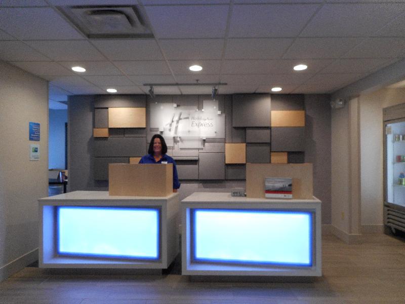 Holiday Inn Express Fairfield By Ihg Exterior foto